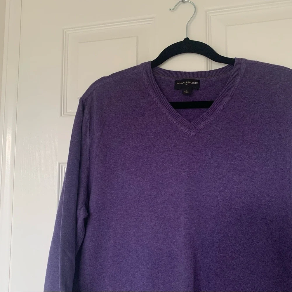 Banana Republic Men's Purple V-Neck Sweater Size Extra Large